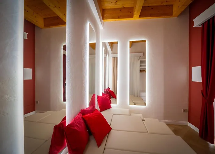 La Divina - Free Parking -