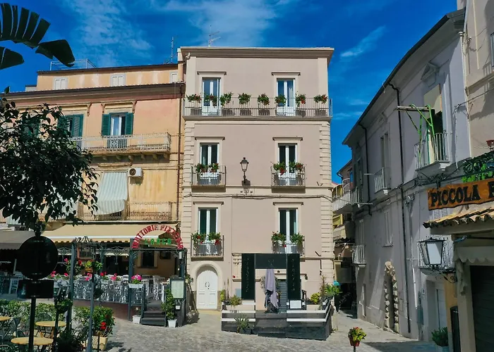La Divina - Free Parking -