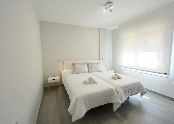 Paseo Maritimo - Apartamento A Estrenar, A Pie De Playa, Con 2 Banos