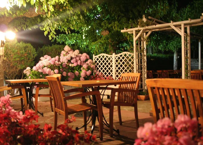 Logis Hotel Emeraude Des Bois