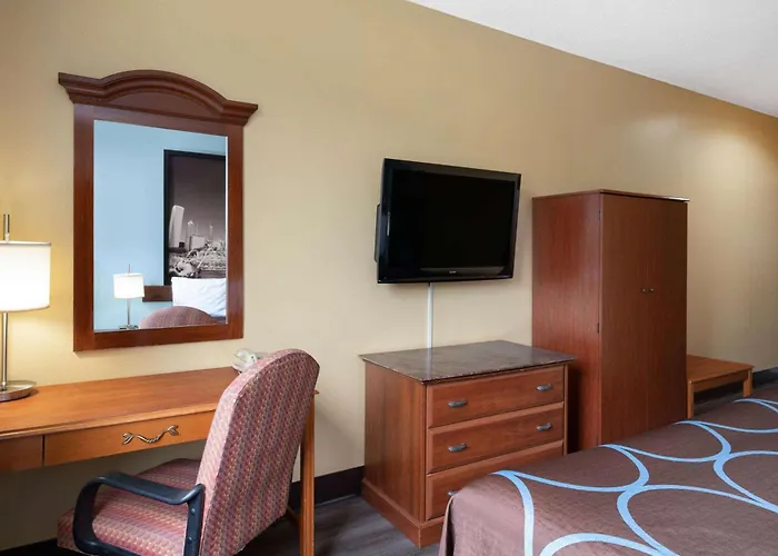 Super 8 By Wyndham Salisbury