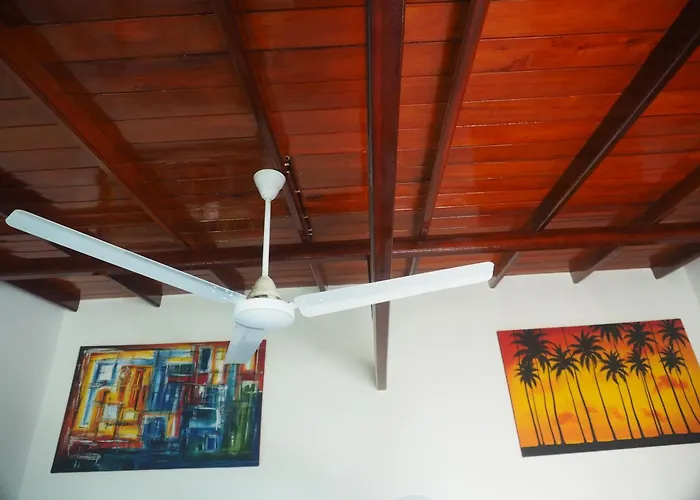Main Reef Guest House