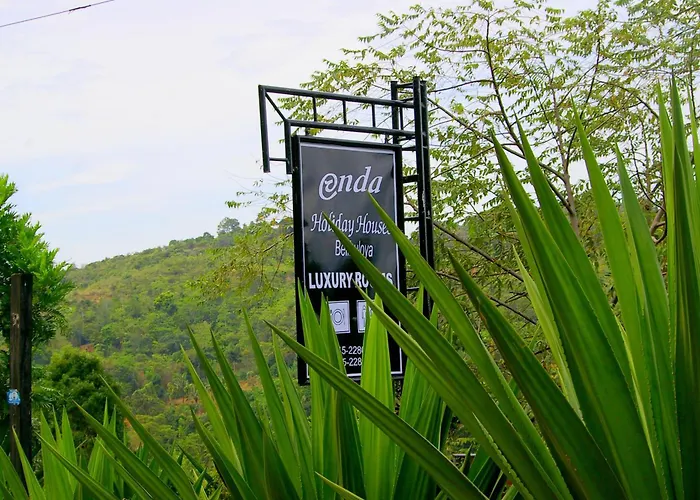 Landa Holiday House