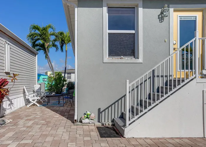 South Hutchinson Island Cottage W/ Beach Access!