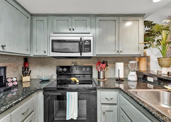 Beachside Bungalow: Surfside I #104