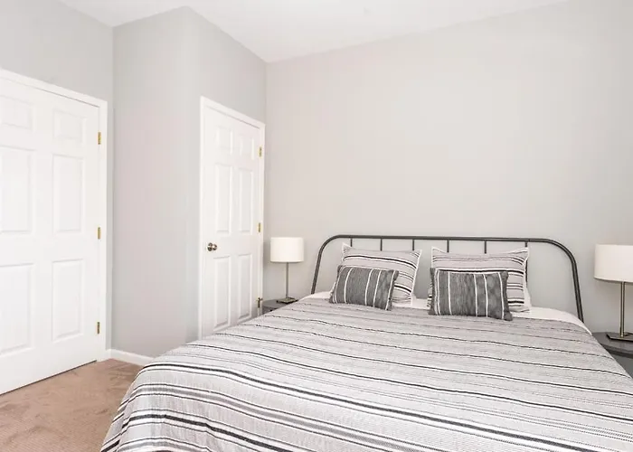 Water Street Retreat - In The Heart Of Downtown Saugatuck With Views Of The River!