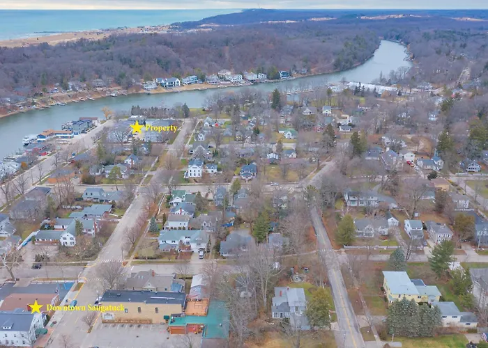 Water Street Retreat - In The Heart Of Downtown Saugatuck With Views Of The River!