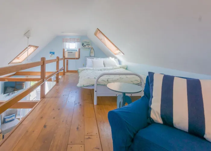 East Sandwich Escape—Deck, Beach Summer Fun