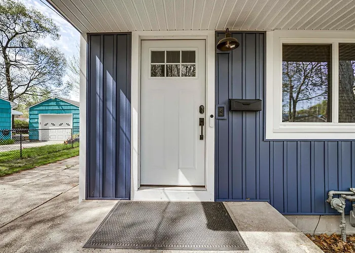 Walk To Beach: Lake Michigan Getaway!