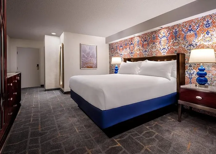 Luxor Hotel & Casino By Suiteness