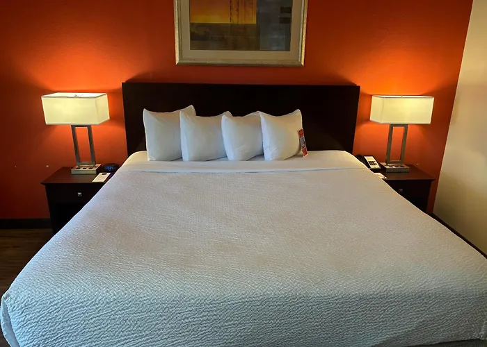 Ramada By Wyndham Newark/Wilmington