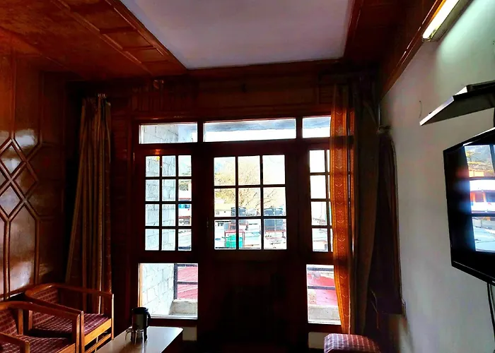 Goroomgo Hotel Radha Continental Nainital - 100 Meters From Mall Road