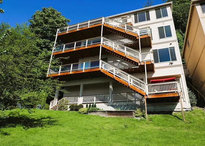 Stunning House With Views Of Puget Sound! Ideal For Family Reunions