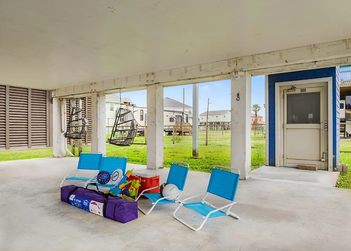 Deep Blue Yonder - Cute And Cozy 3-Bed, 2-Bath Home In The Heart Of Crystal Beach!