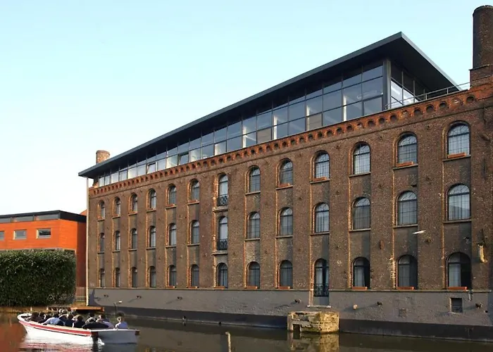 Budget Rooms By Ghent River