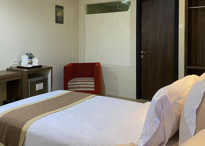 Travellers Hotel Phinisi