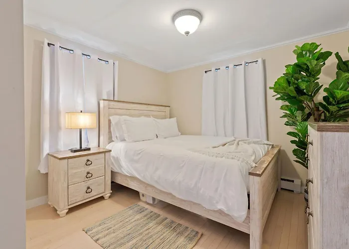 Beachside Retreat! Cozy 1-Bedroom W Private Yard