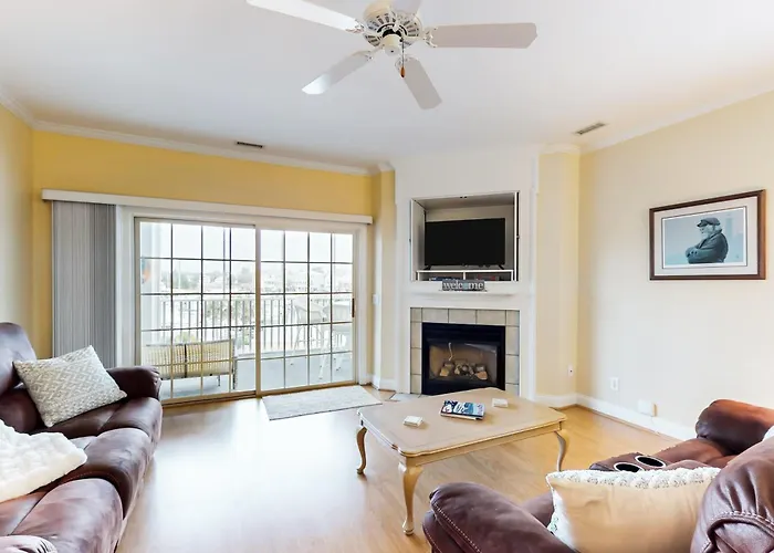 Stj16 Mystic Marina, Unit 204