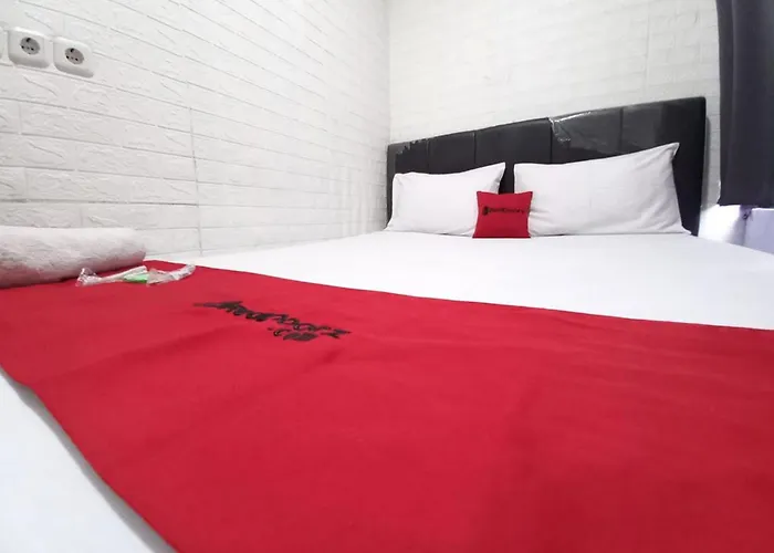 Reddoorz At Luxury Homestay Near Aloha Waru Surabaya