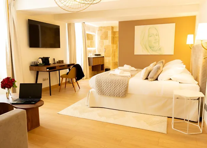 Le Central Boutique Hotel
