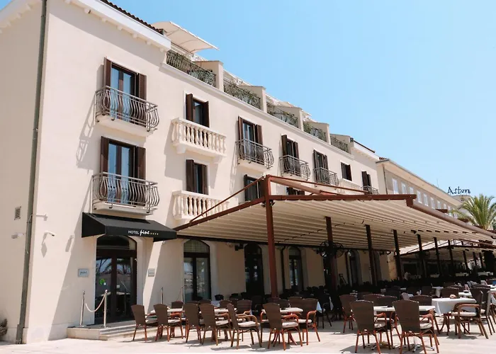 Hotel Pine