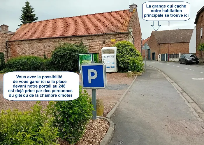 Au Champ Du Coq