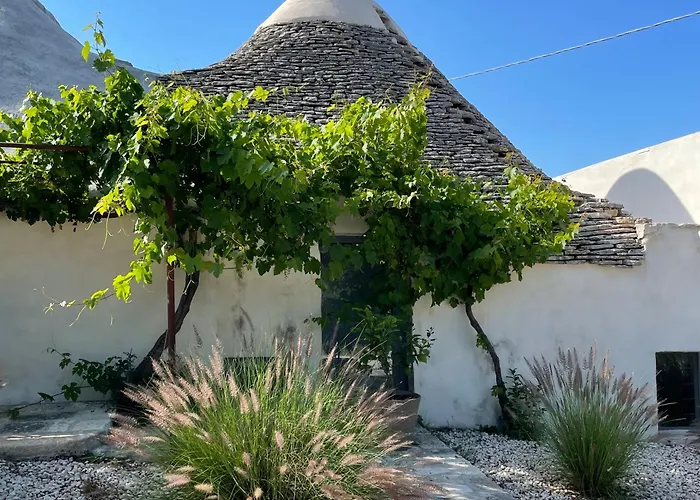 Alloggio nei Trulli della Masseria Collina Casanoja