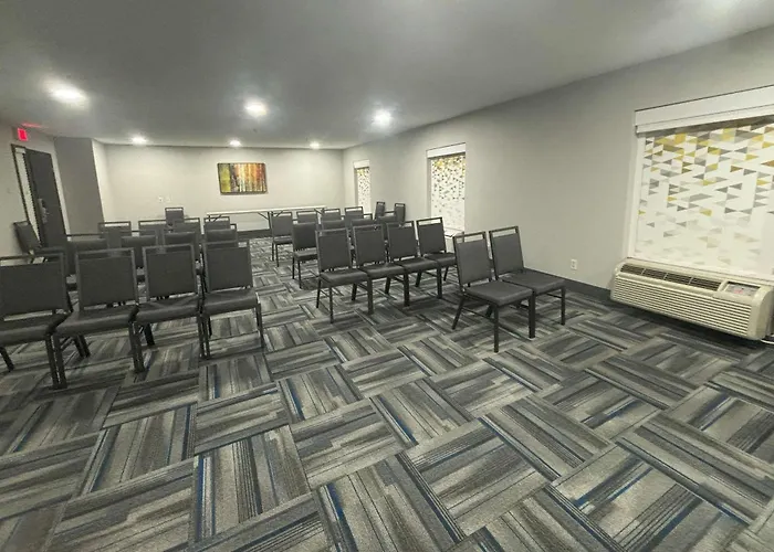 Quality Inn & Suites At Airport Blvd I-65