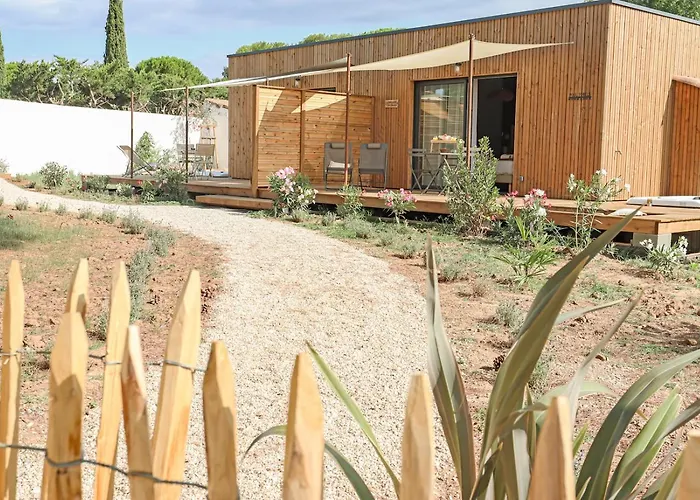 Les Gîtes de Laure - L'Eden Romantique, Chambres Hôtes, Spa privé, Couloir de nage, Adults only