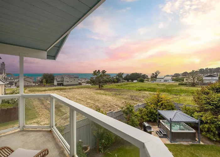 Coastal Dream - 2 Blocks To Ocean Steps To Beach Coastal Trail Bbq