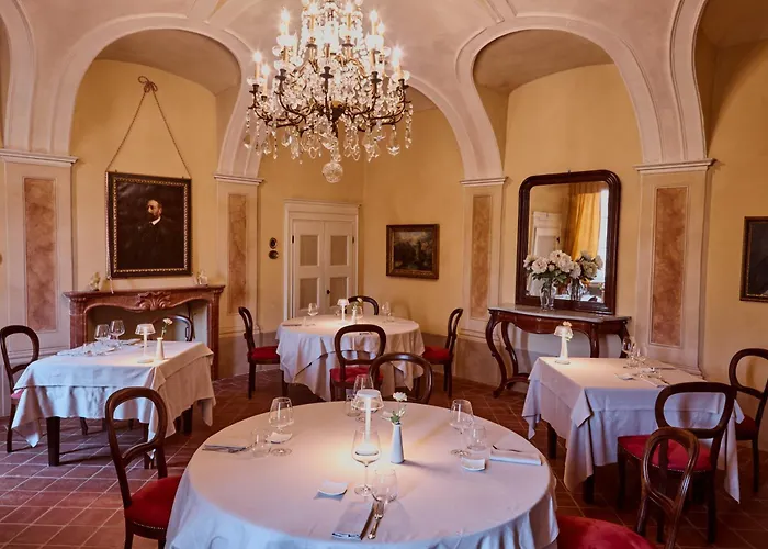 Relais Castello Di Razzano