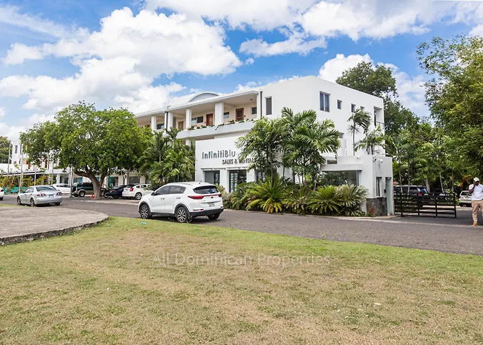 "Infinity Blue", Private Beach!