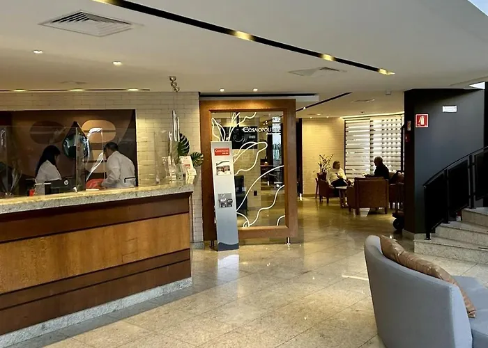 Flat Cosmopolitan Praia no Gonzaga com Varanda - Estacionamento Incluso