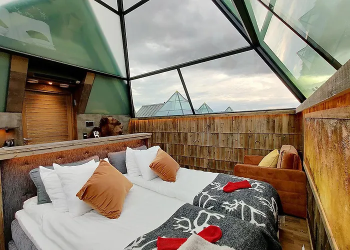 Aurora Pyramid Glass Igloos