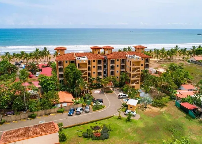 Apartamento De Lujo En Playa Jaco, Frente Al Mar, Wifi, Ac, Parqueo Privado Y Piscinas