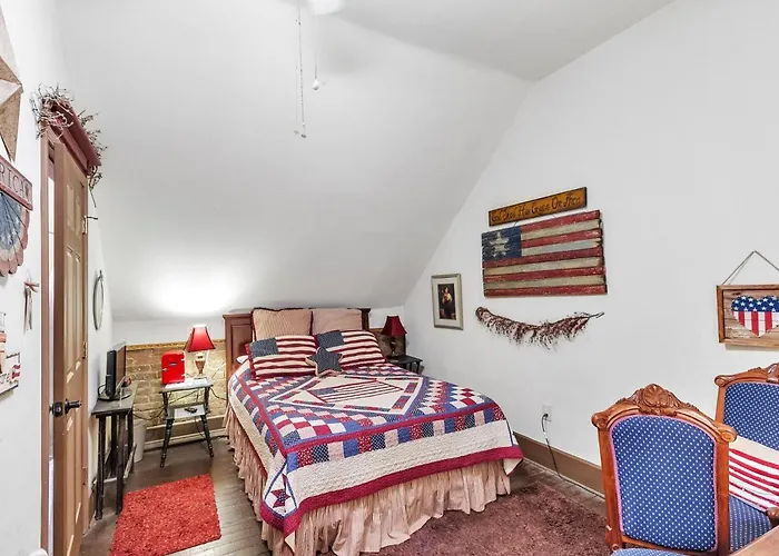 America Room At Main Street Bed & Breakfast