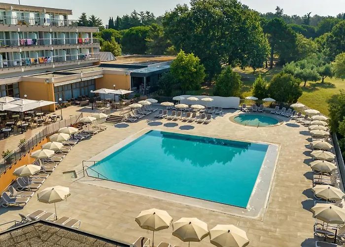 Arena Hotel Holiday