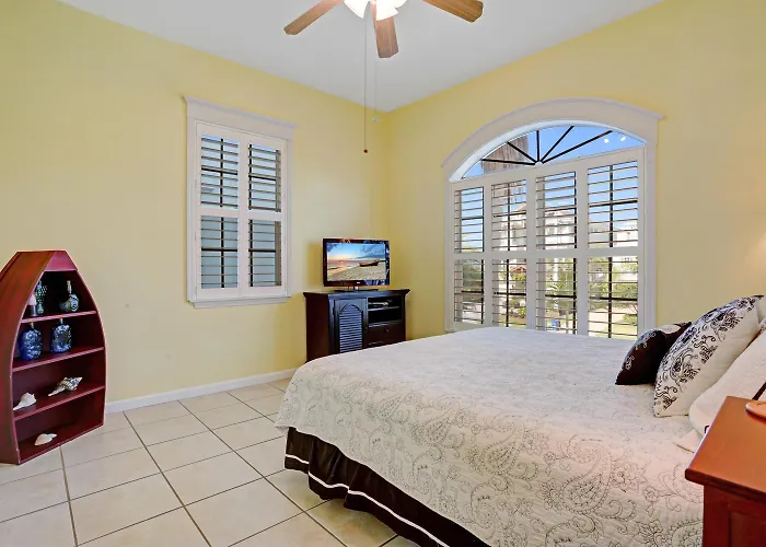 The Perfect Beach Getaway, 2 Bedroom, 2-Bath Home, Sleeps 7