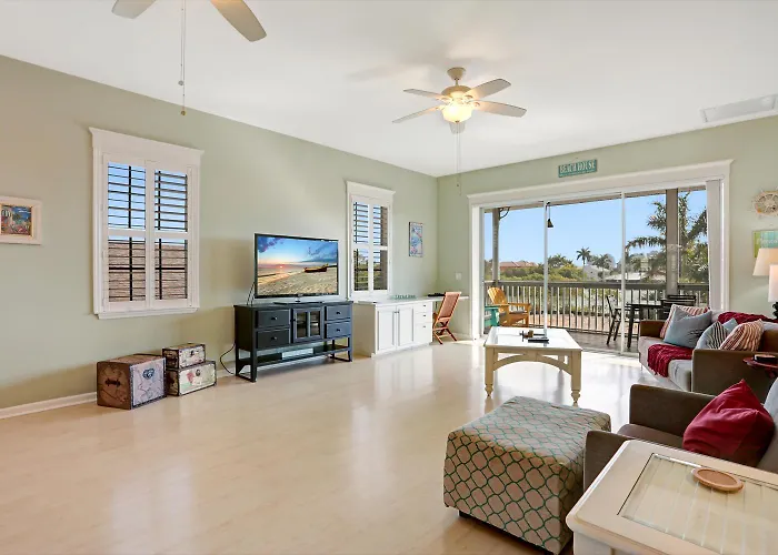 The Perfect Beach Getaway, 2 Bedroom, 2-Bath Home, Sleeps 7