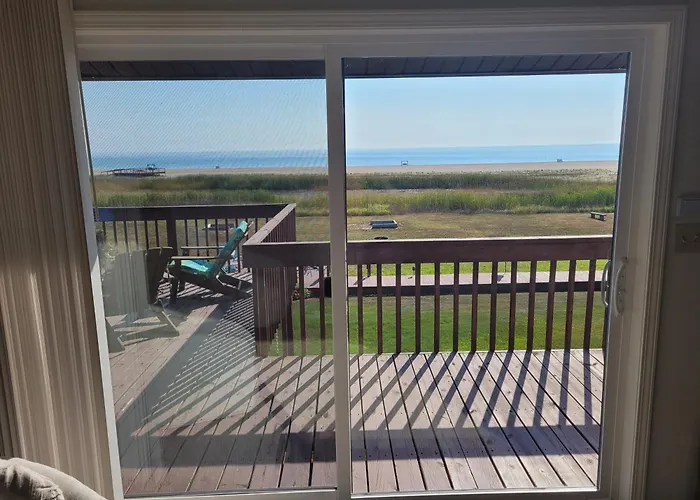 Carpe Diem 365 - Very Cute Lakefront Condo!