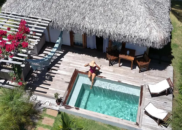 Tiki Pool'S Bungalows