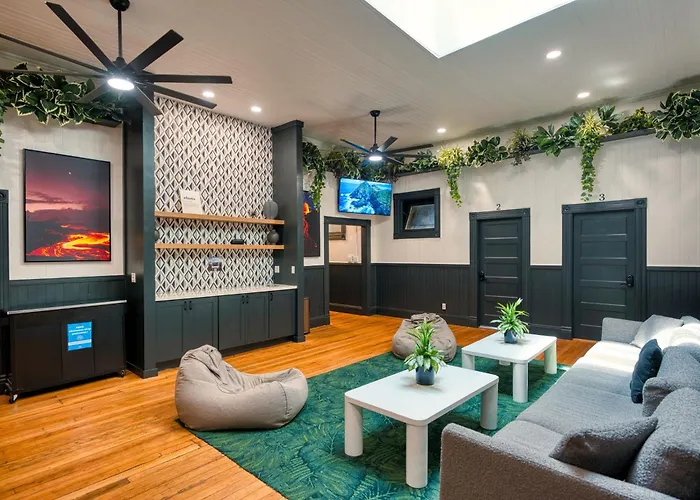 Howzit Hostels Hawaii