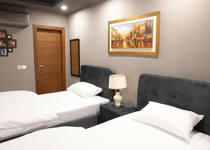 Hotel Crossroads