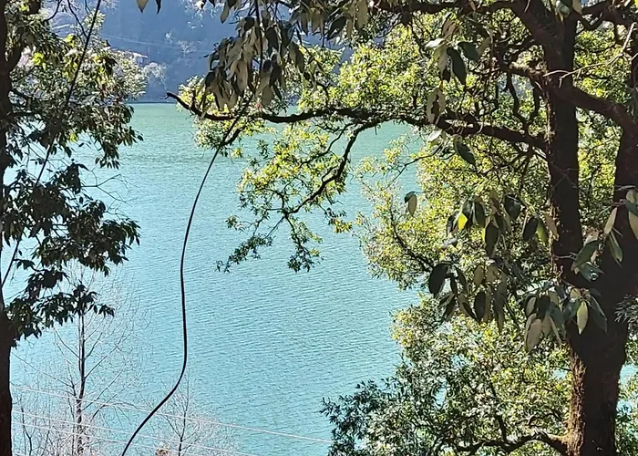 Goroomgo Gp Lake View Mall Road Nainital - Prime Location & Luxury Room - Excellent Customer Service Awarded