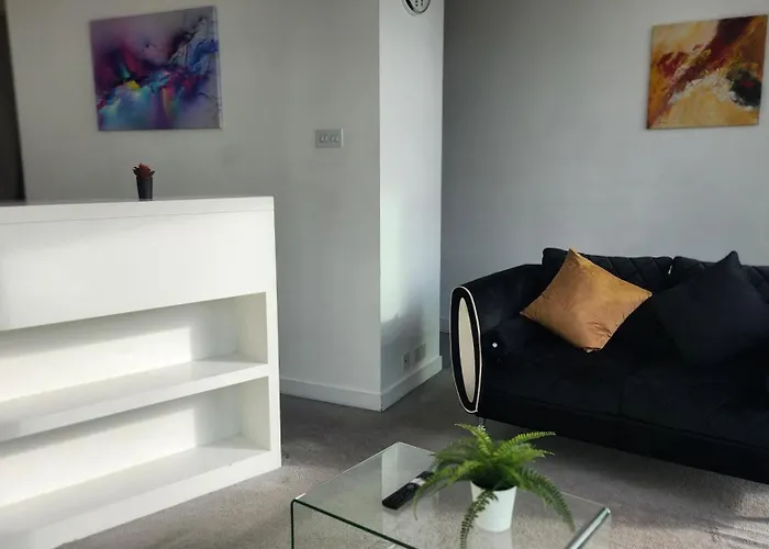 Cityscape Apartment In Birmingham With Self Checkin