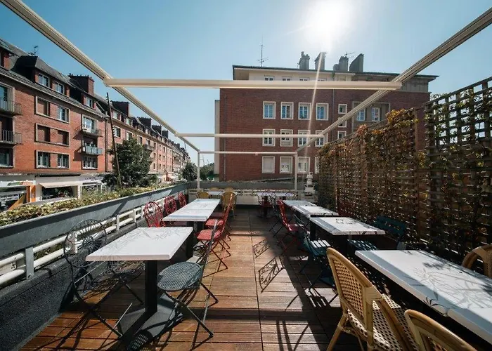 Brit Hotel Privilege Lisieux - La Villa Des Arts