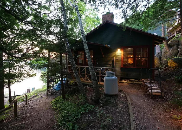 Finlays Cove On The Lake