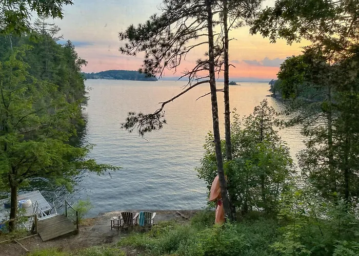Finlays Cove On The Lake