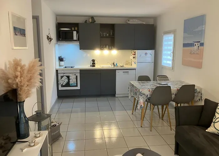 Appartement 4 étoiles avec jardin clôturé et piscine dans la résidence - Narbonne Plage
