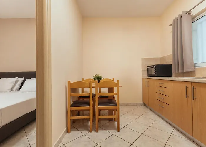 Yakinthos Hotel